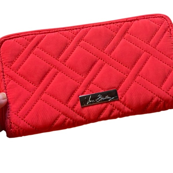 Vera Bradley Red Quilted Zip Up wallet like new - Picture 1 of 9
